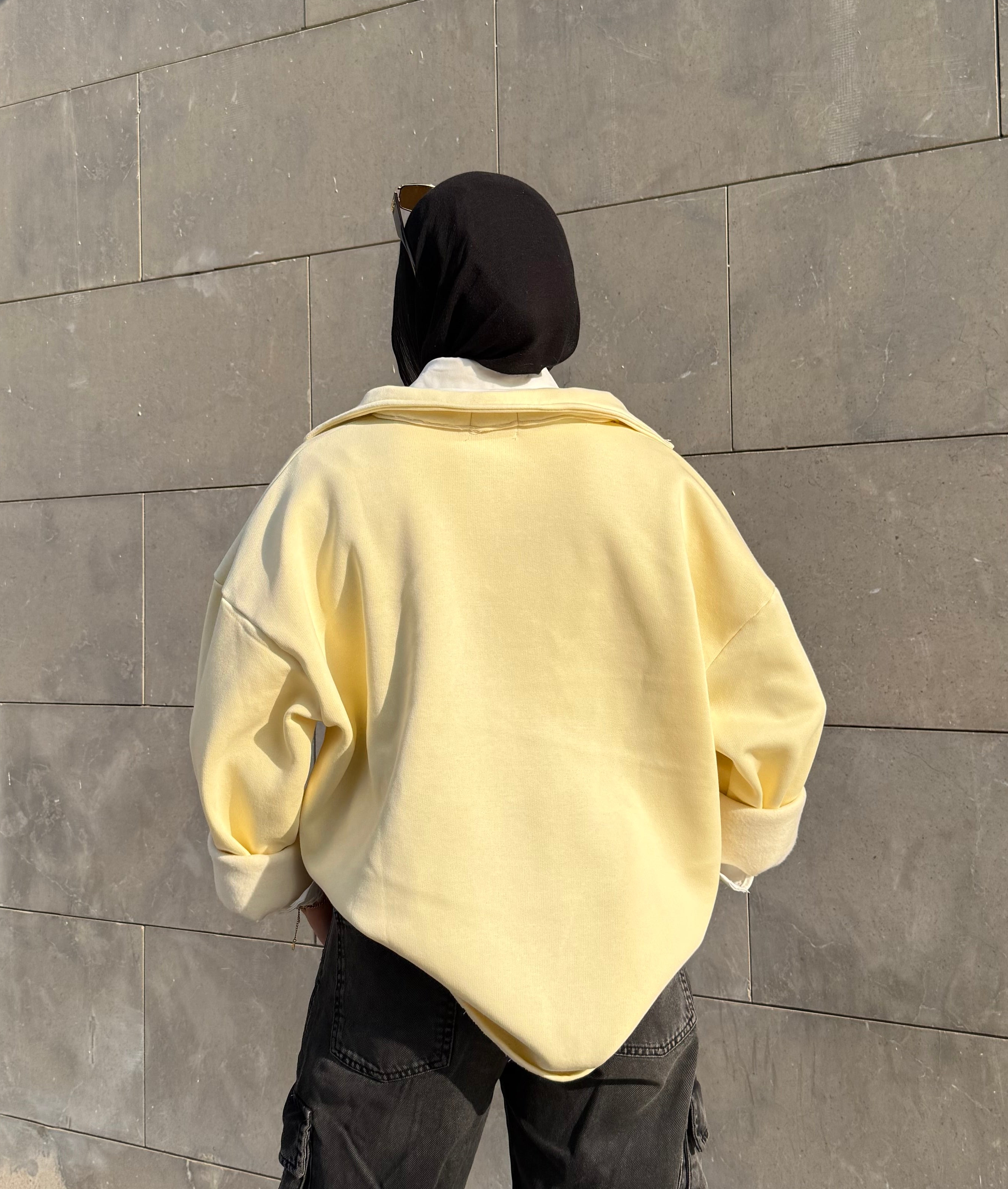 Collared sweatshirt